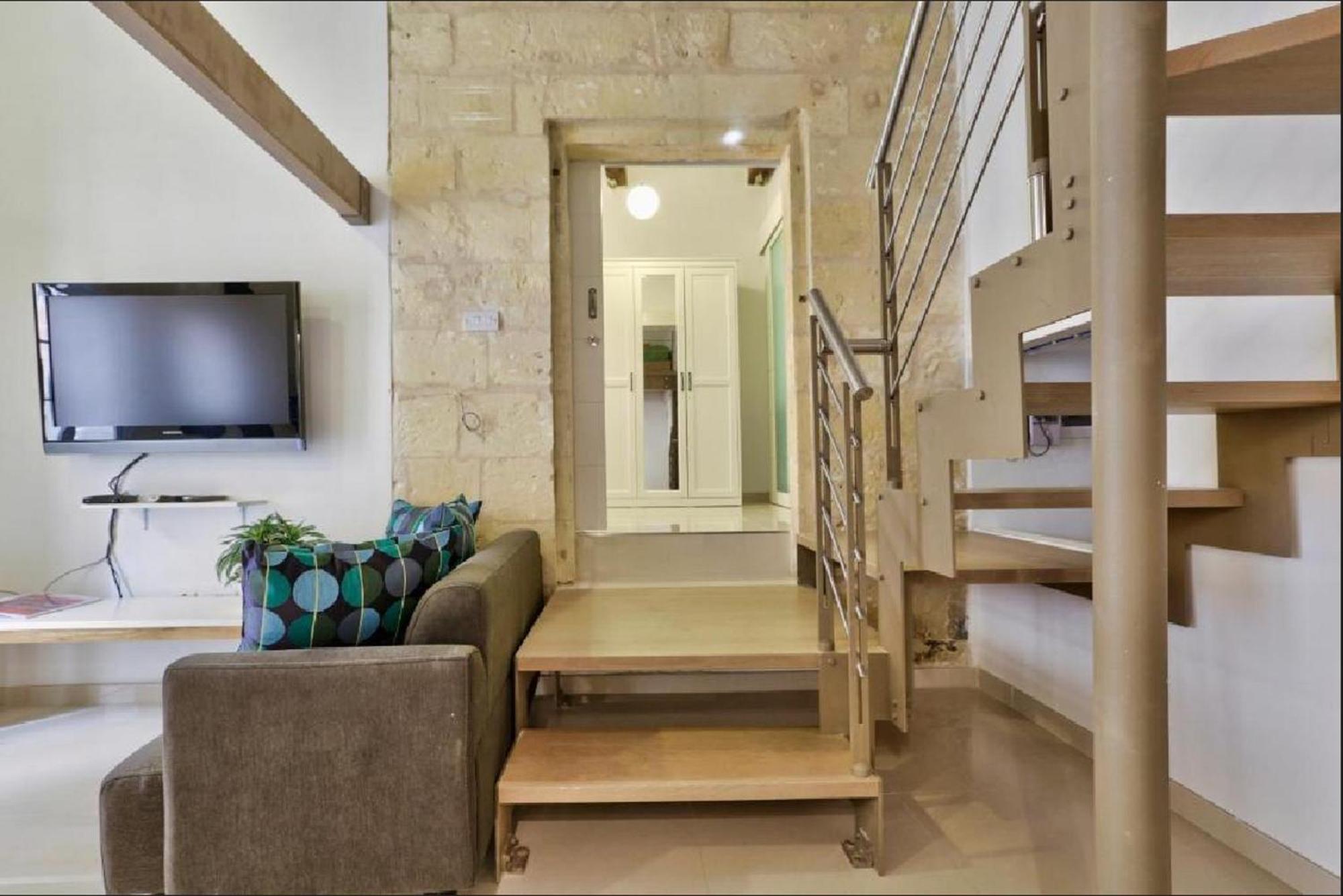 Exquisite 3-Bedroom Duplex Penthouse With Jacuzzi In Valletta Centre Exterior photo