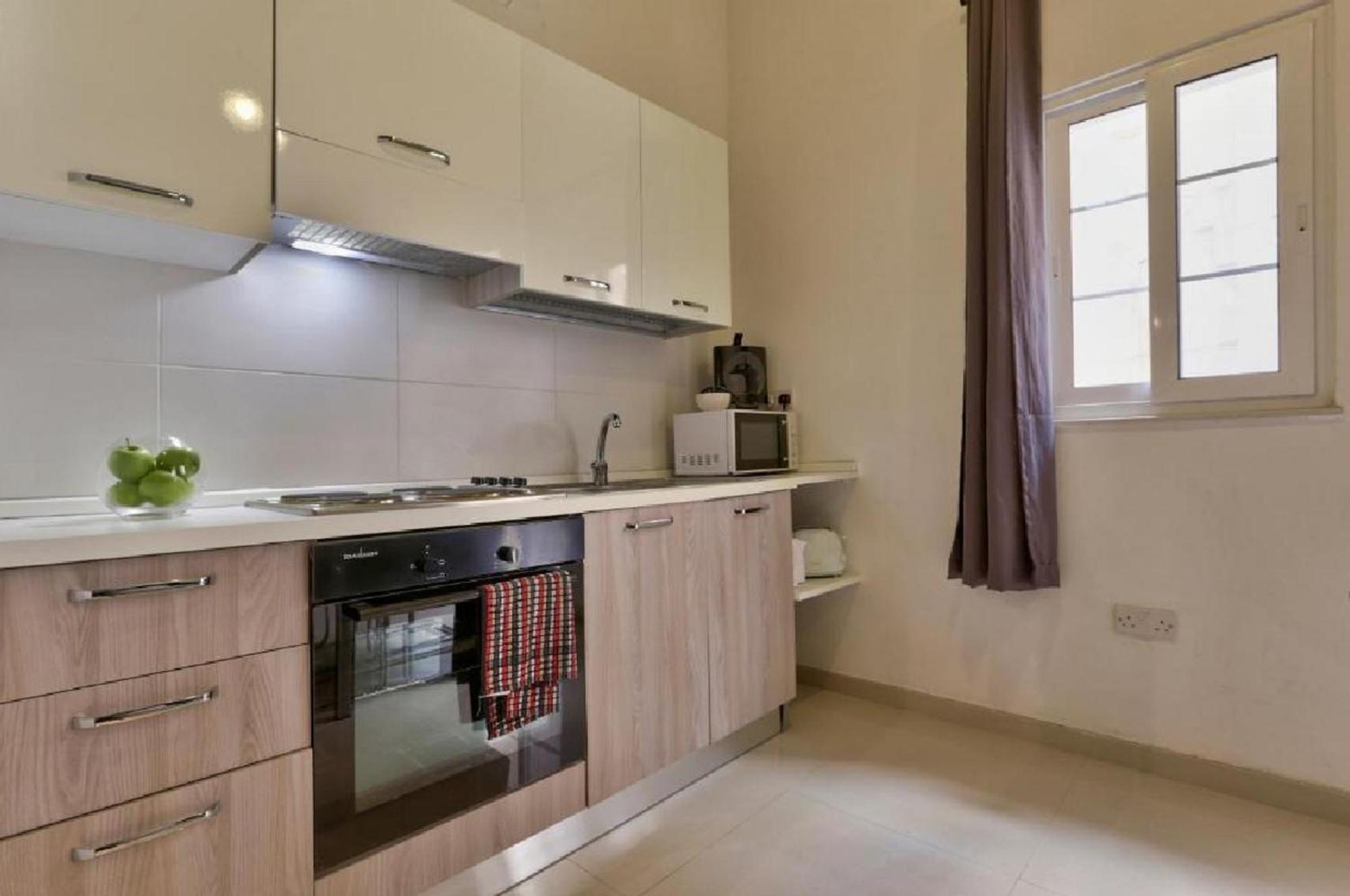 Exquisite 3-Bedroom Duplex Penthouse With Jacuzzi In Valletta Centre Exterior photo