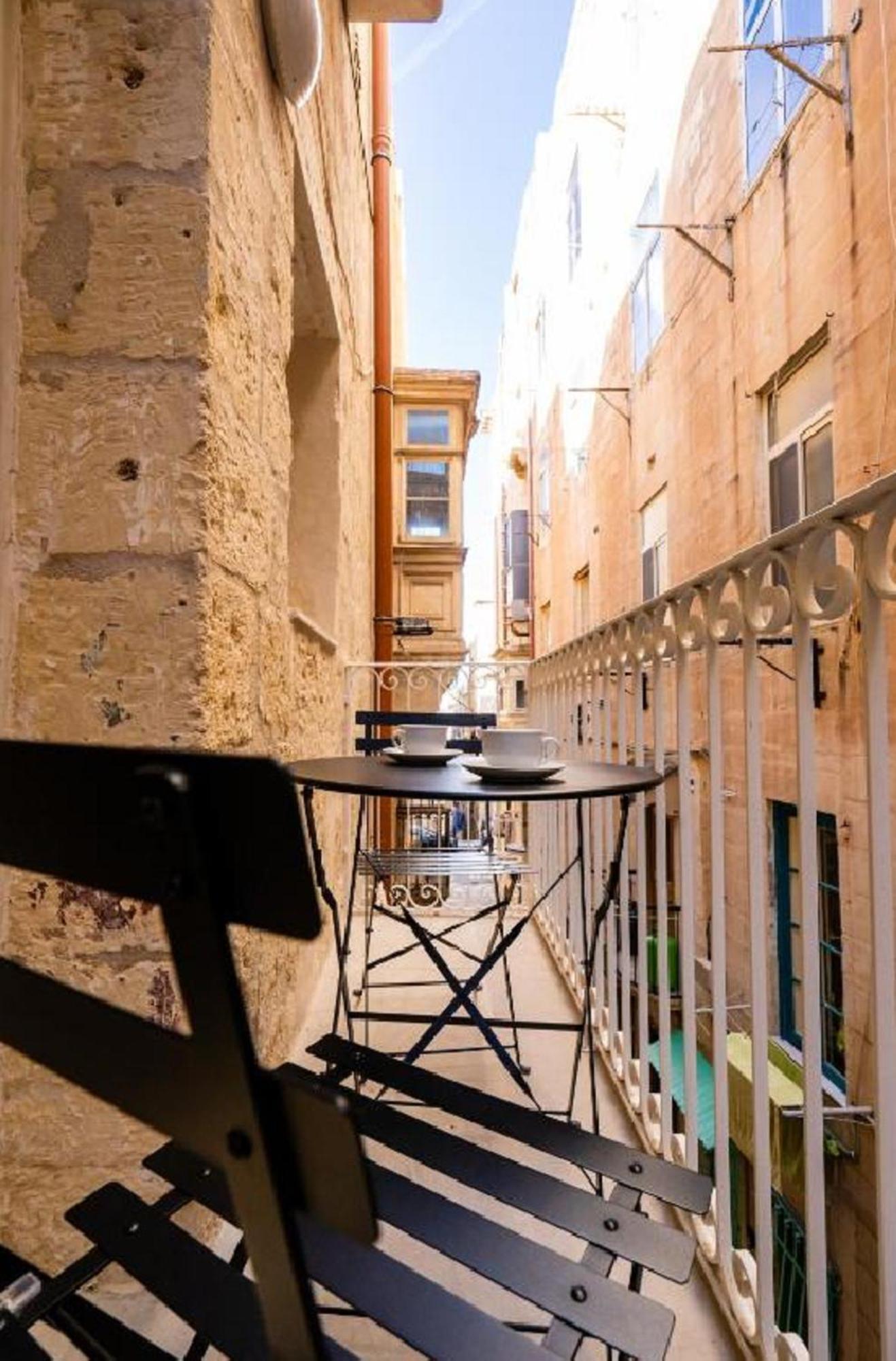 Exquisite 3-Bedroom Duplex Penthouse With Jacuzzi In Valletta Centre Exterior photo
