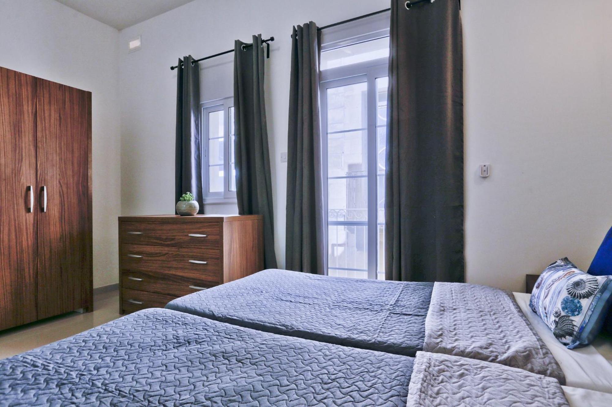Exquisite 3-Bedroom Duplex Penthouse With Jacuzzi In Valletta Centre Exterior photo