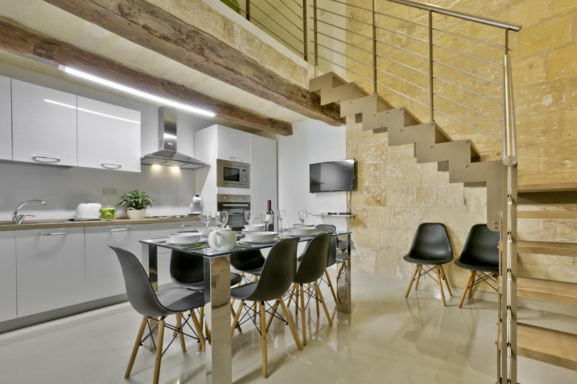 Exquisite 3-Bedroom Duplex Penthouse With Jacuzzi In Valletta Centre Exterior photo