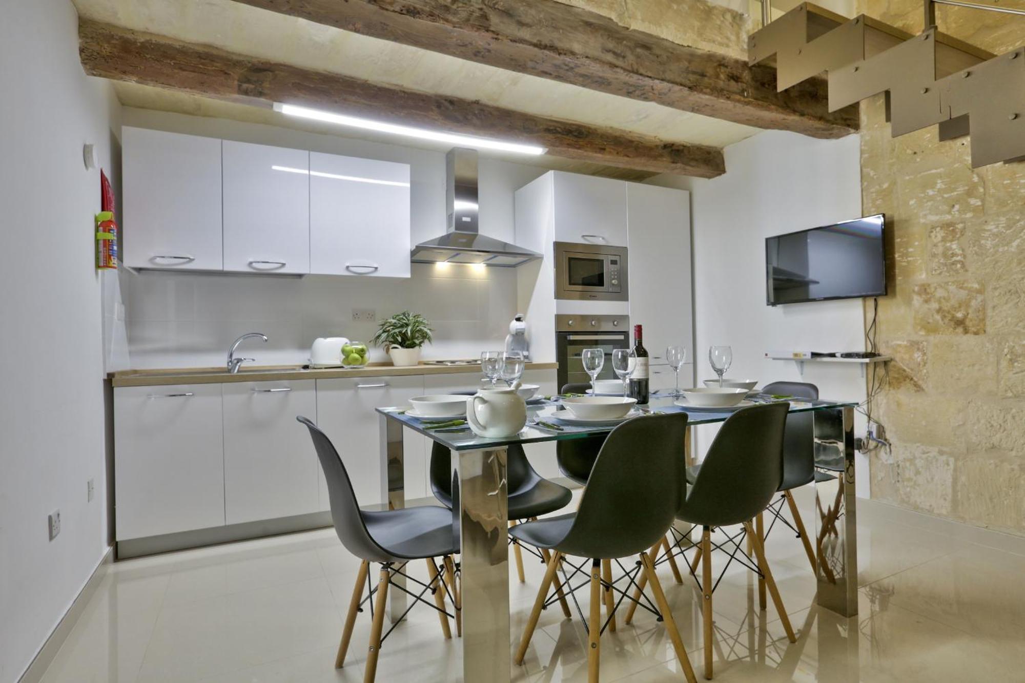 Exquisite 3-Bedroom Duplex Penthouse With Jacuzzi In Valletta Centre Exterior photo