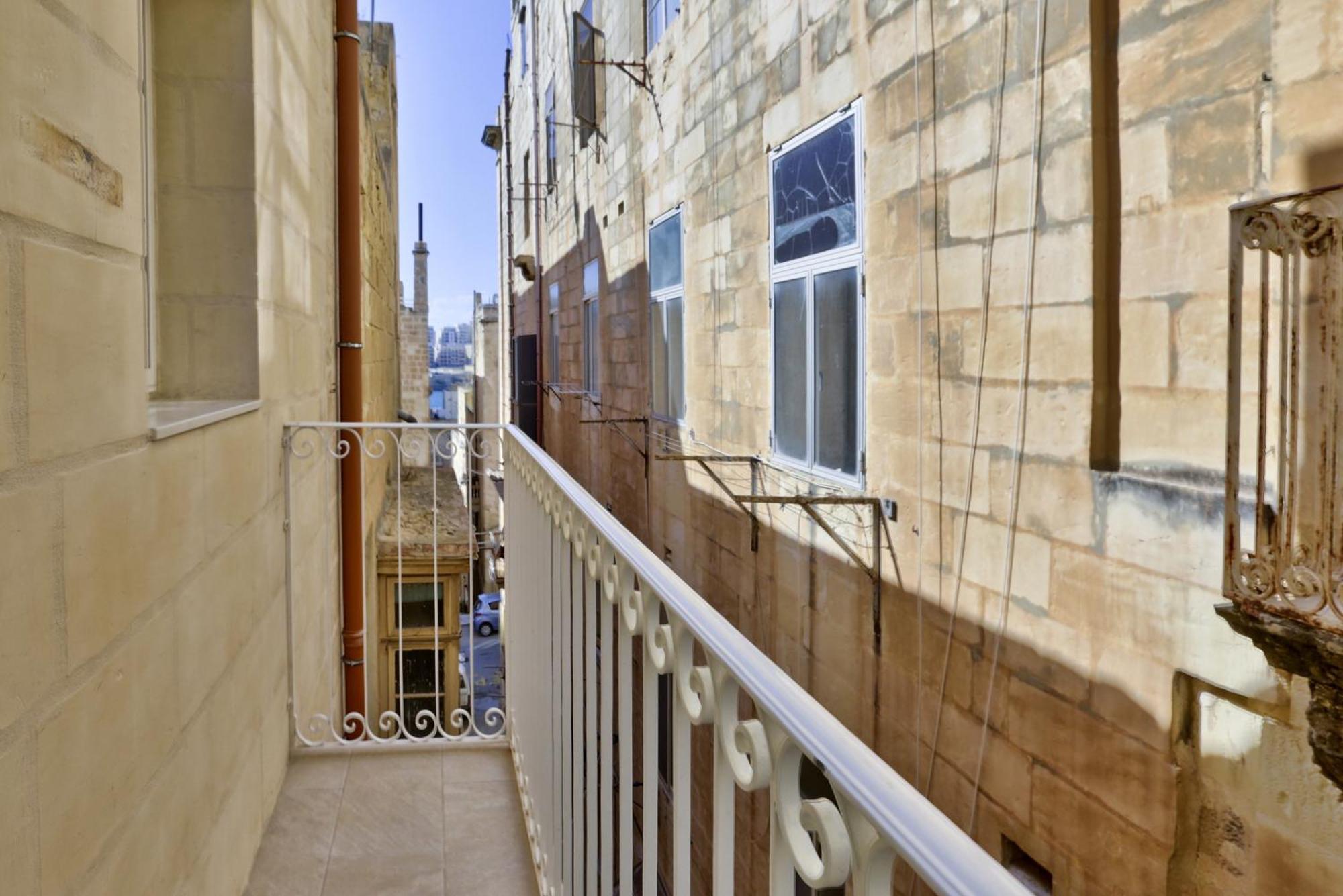 Exquisite 3-Bedroom Duplex Penthouse With Jacuzzi In Valletta Centre Exterior photo
