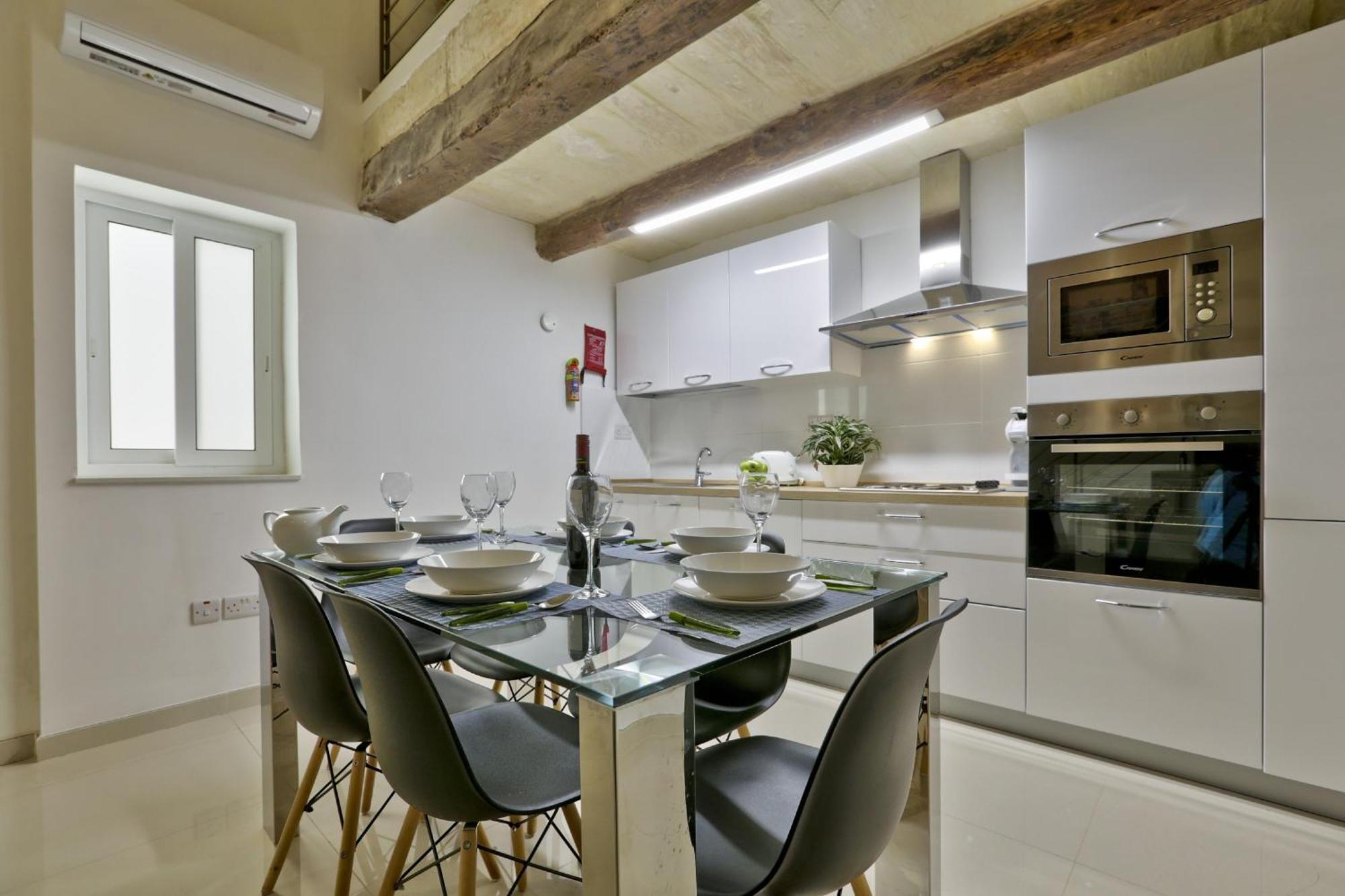 Exquisite 3-Bedroom Duplex Penthouse With Jacuzzi In Valletta Centre Exterior photo