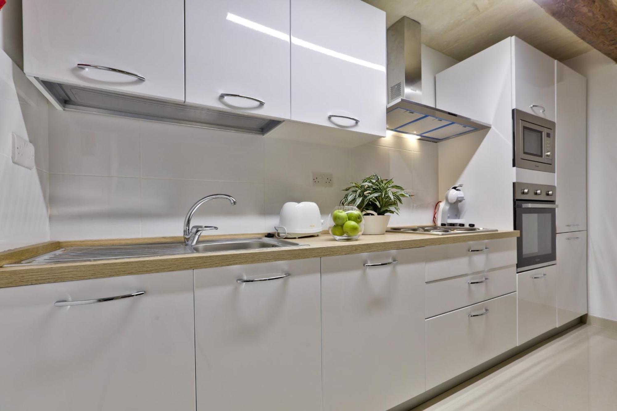 Exquisite 3-Bedroom Duplex Penthouse With Jacuzzi In Valletta Centre Exterior photo